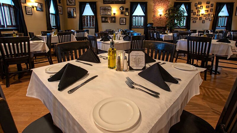 Dining room tablet set for four